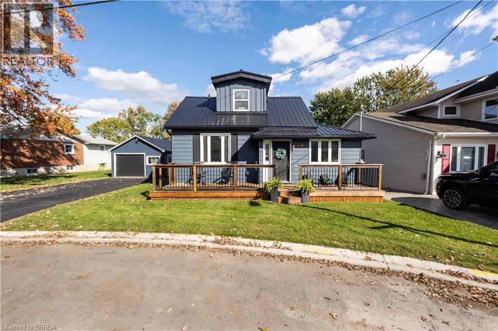 54 Railway Street E Property Photo 2