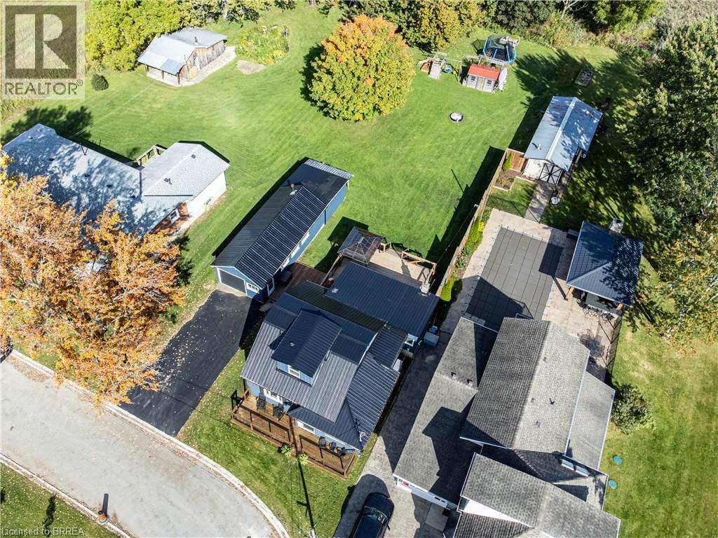 54 Railway Street E Property Photo 4