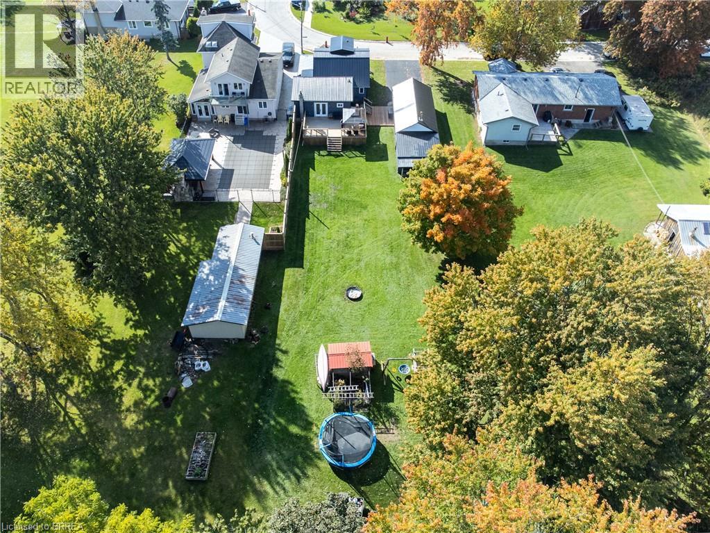 54 Railway Street E Property Photo 5