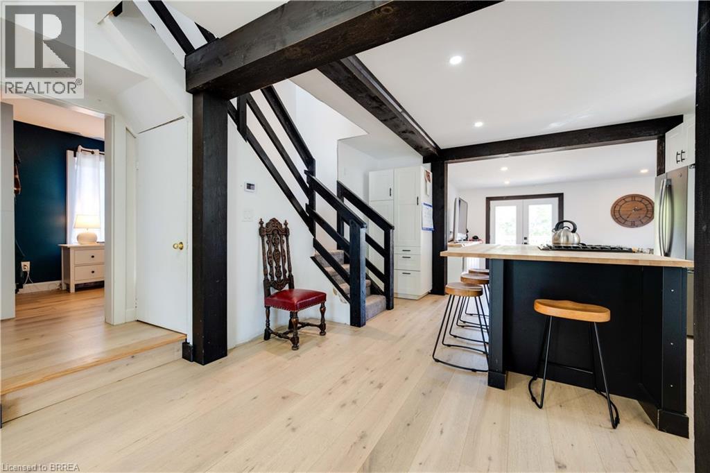 54 Railway Street E Property Photo 13