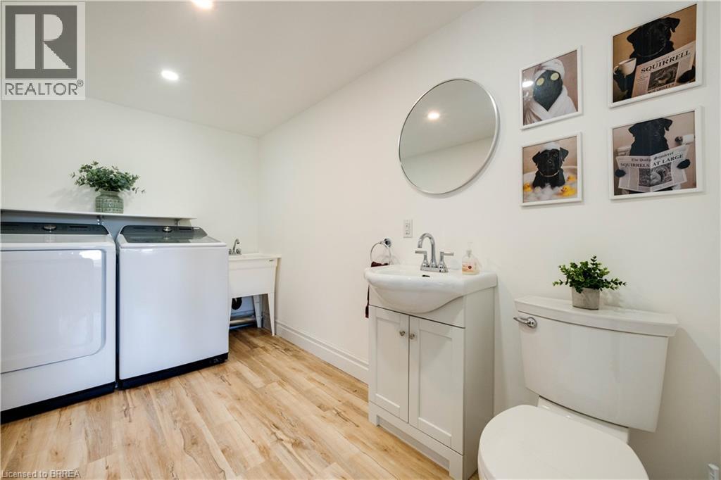 54 Railway Street E Property Photo 17