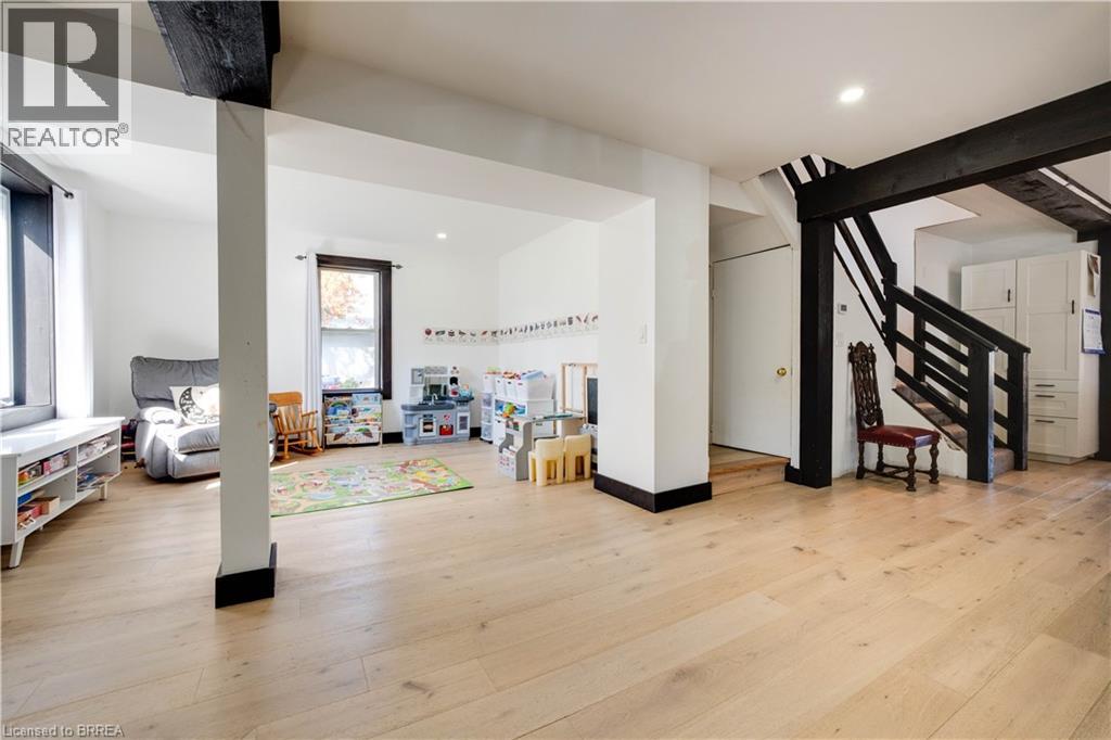 54 Railway Street E Property Photo 20