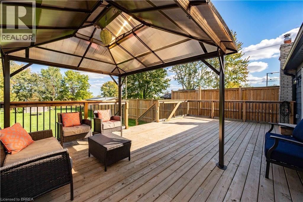 54 Railway Street E Property Photo 27