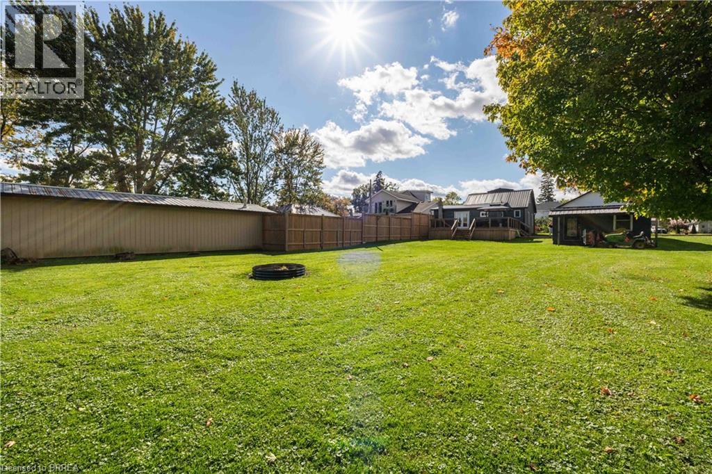 54 Railway Street E Property Photo 31