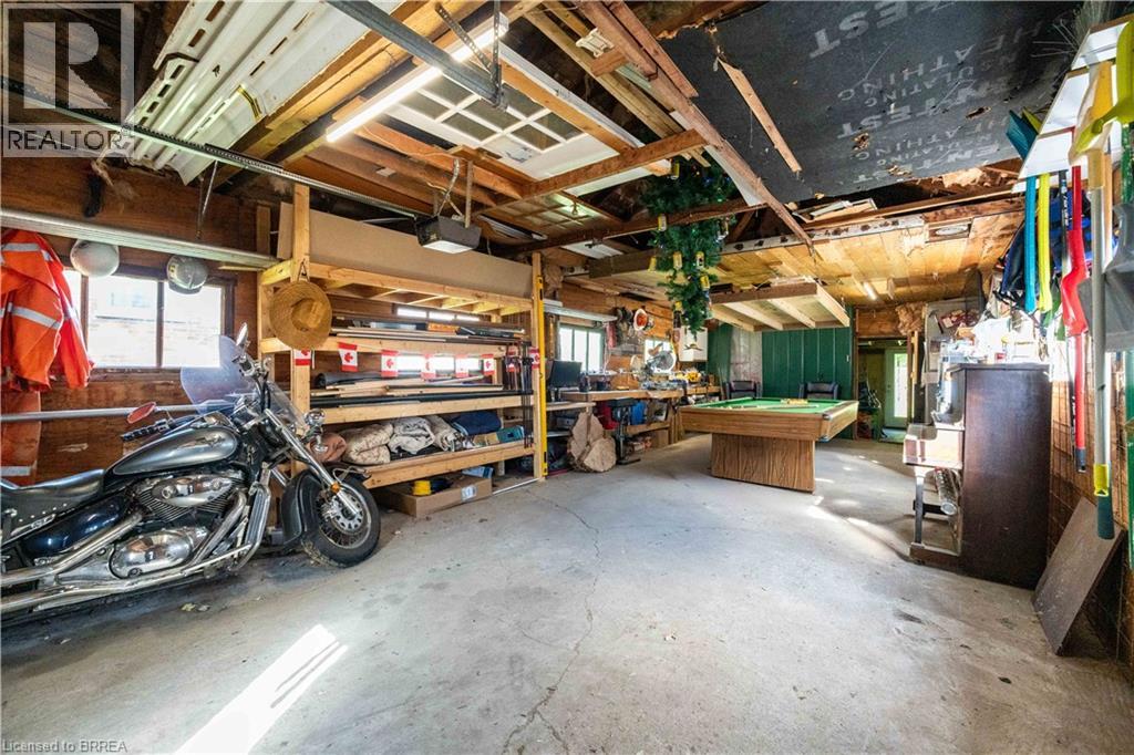 54 Railway Street E Property Photo 32