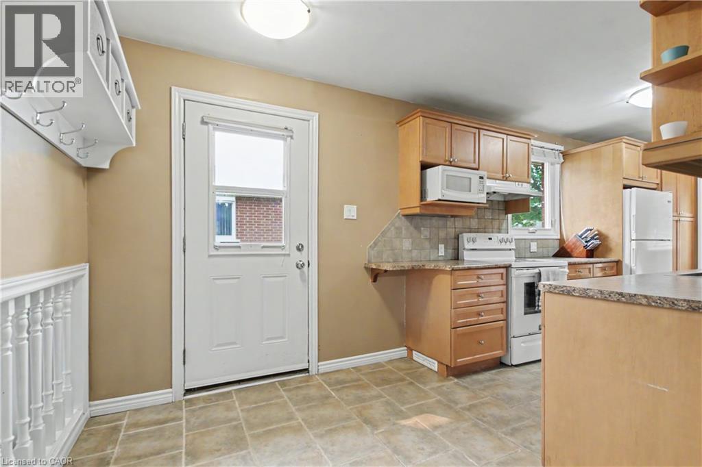 484 Redfox Road Unit# B Property Photo 6