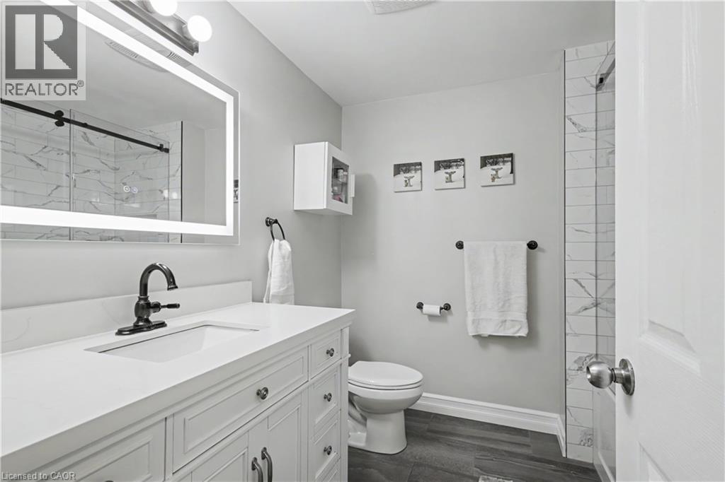 484 Redfox Road Unit# B Property Photo 9