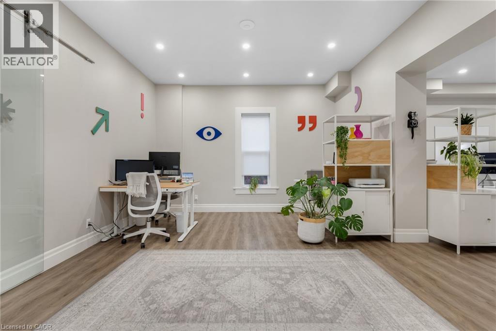 33 Young Street E Property Photo 9