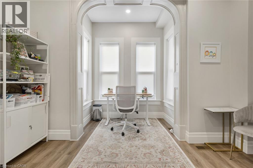 33 Young Street E Property Photo 12