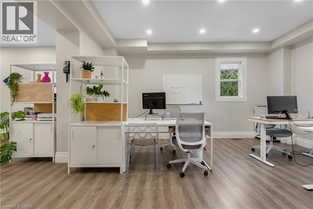 33 Young Street E Property Photo 14