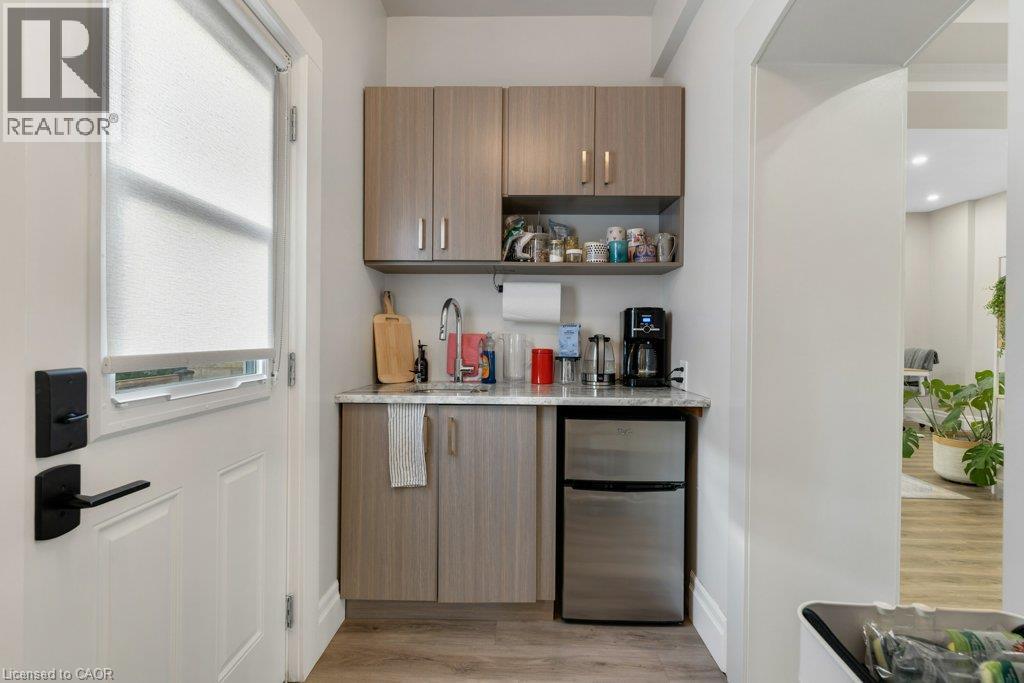 33 Young Street E Property Photo 17