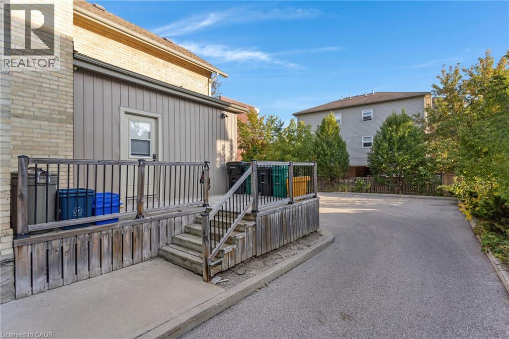 33 Young Street E Property Photo 24