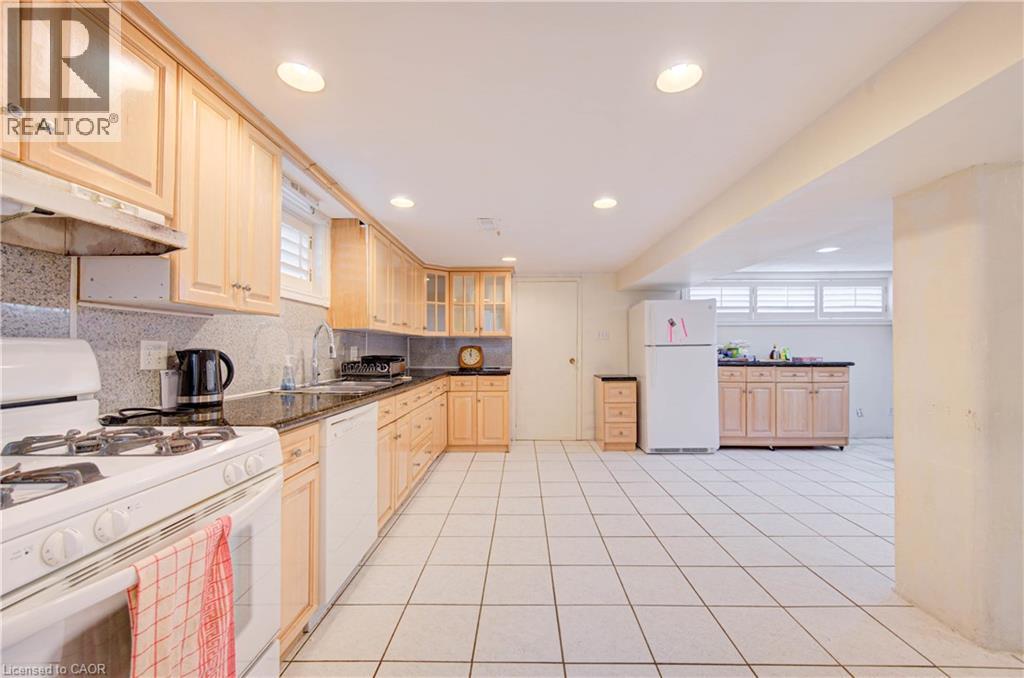 465 Herkimer Street Property Photo 24
