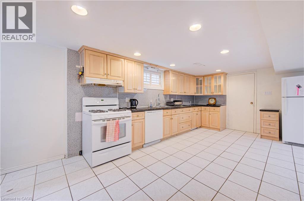 465 Herkimer Street Property Photo 25