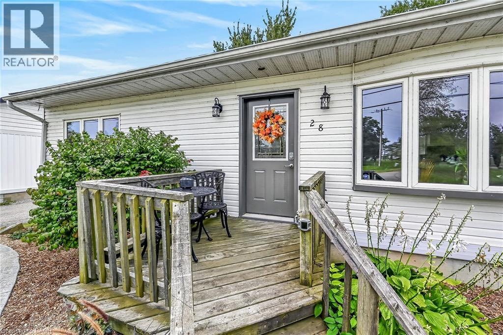 28 Nelles Street E Property Photo 6