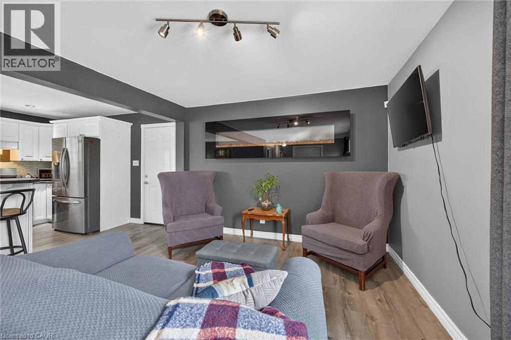 28 Nelles Street E Property Photo 12