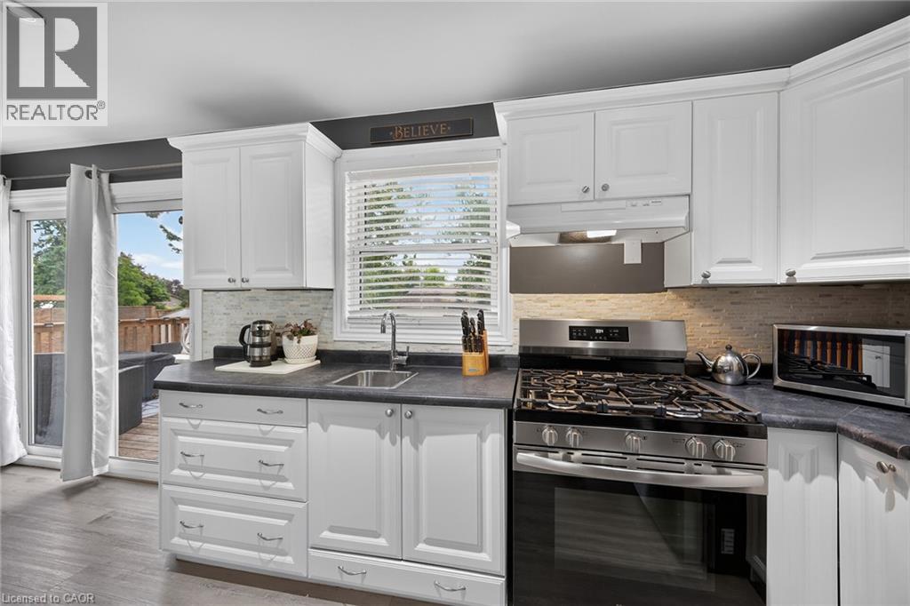 28 Nelles Street E Property Photo 22