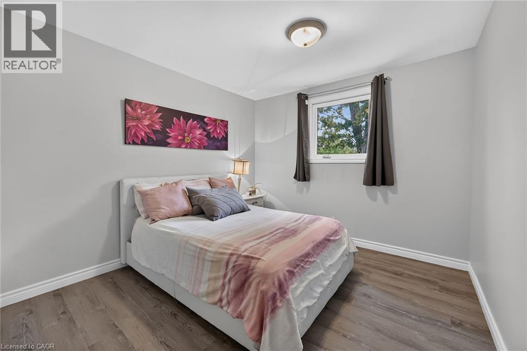 28 Nelles Street E Property Photo 25