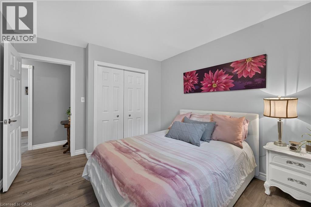 28 Nelles Street E Property Photo 26