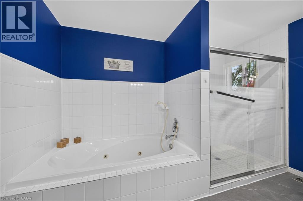28 Nelles Street E Property Photo 31