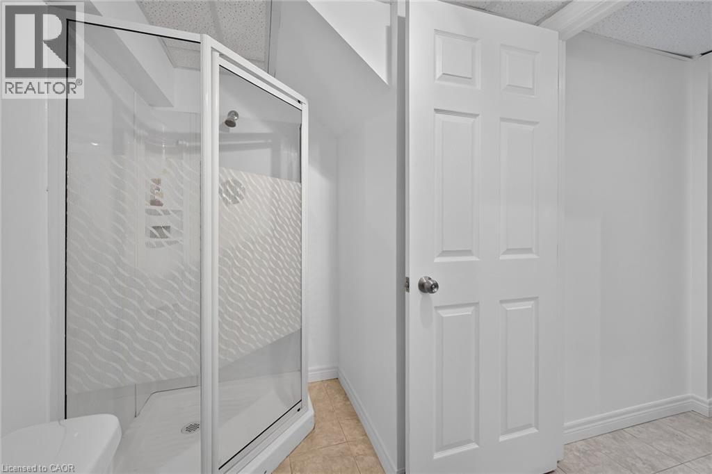 28 Nelles Street E Property Photo 42