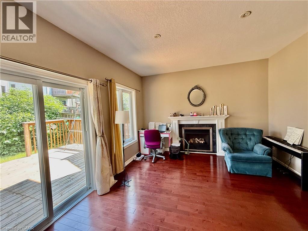 596 Violet Street Property Photo 4