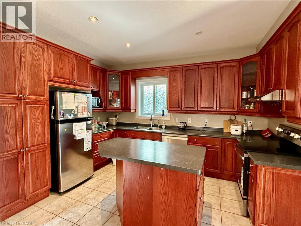 596 Violet Street Property Photo 6