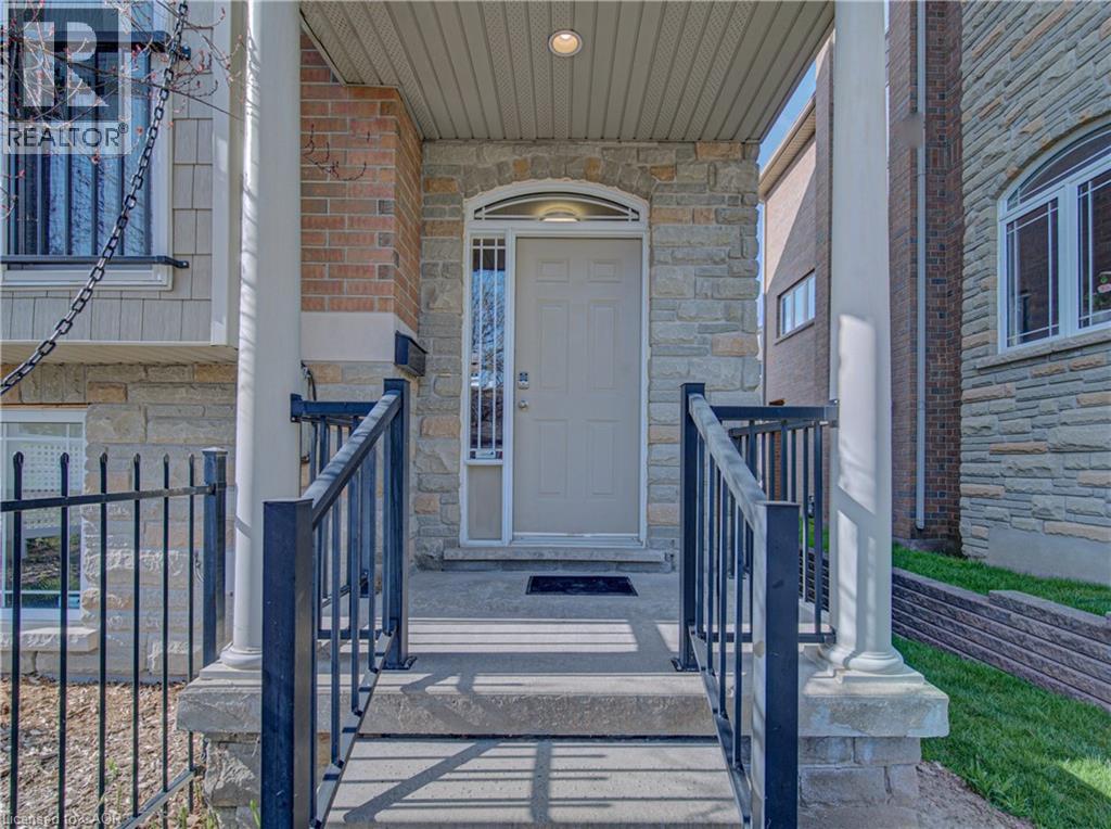 32 Bruce Street Property Photo 3