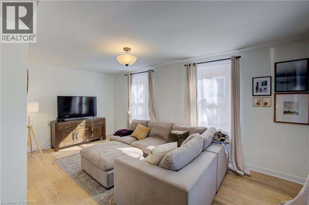101 John Street E Property Photo 6