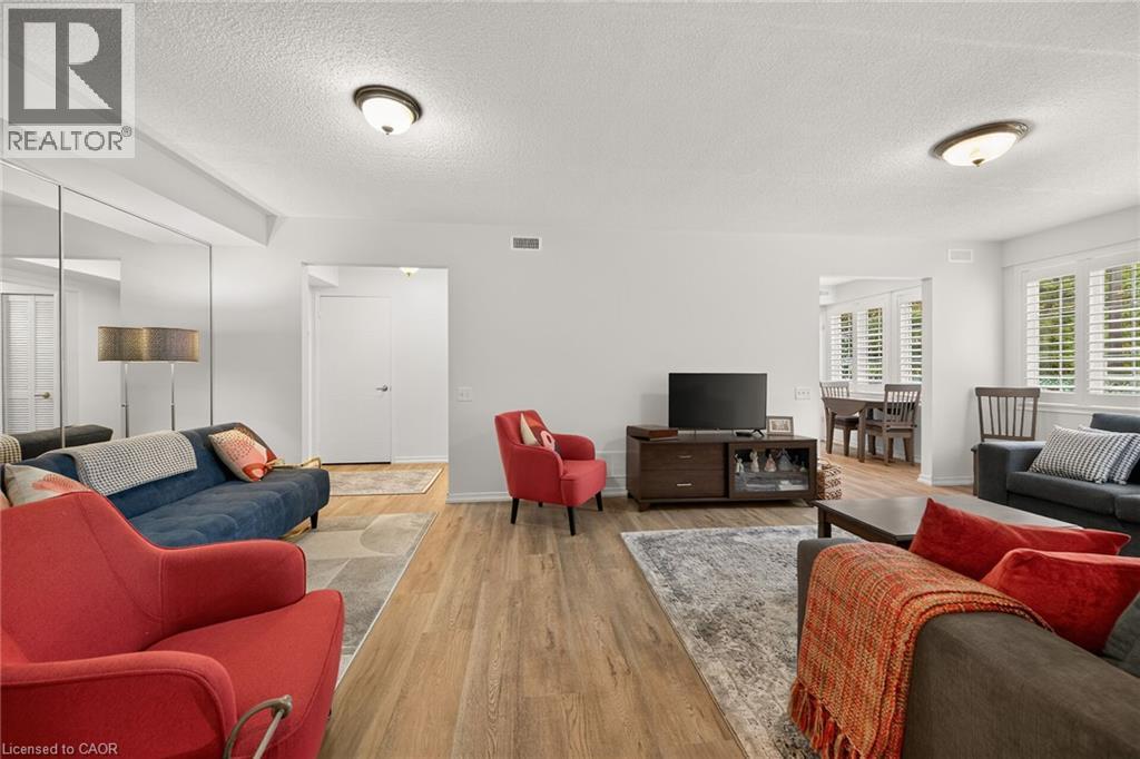 376 Silverbirch Boulevard Property Photo 12