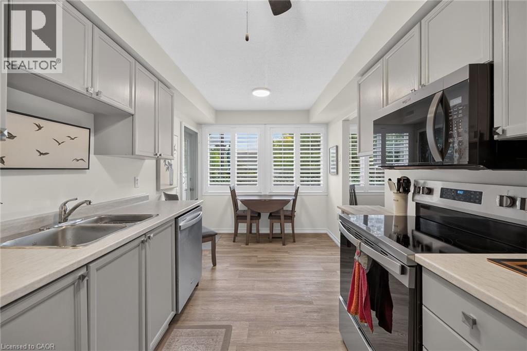 376 Silverbirch Boulevard Property Photo 18