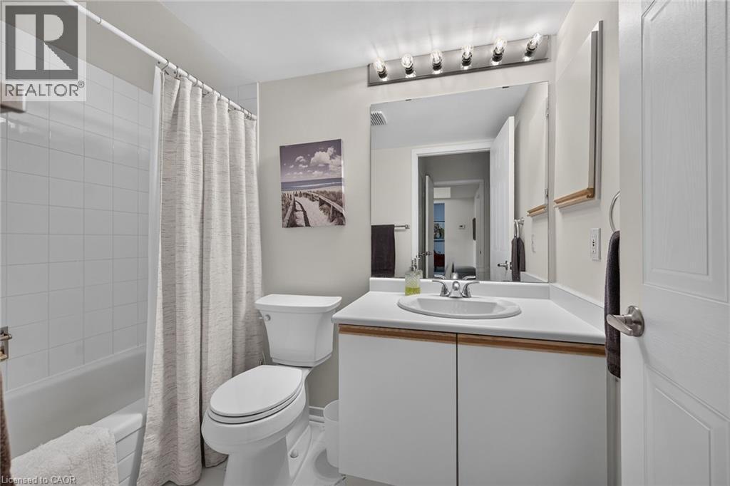 376 Silverbirch Boulevard Property Photo 23