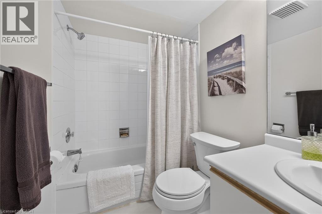 376 Silverbirch Boulevard Property Photo 24