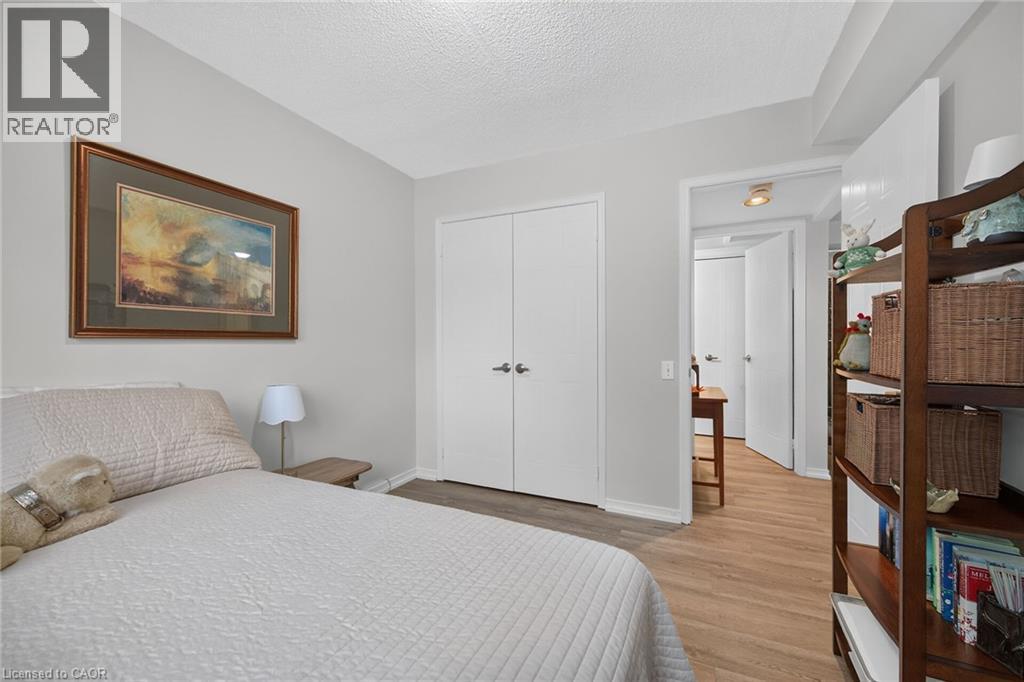 376 Silverbirch Boulevard Property Photo 26