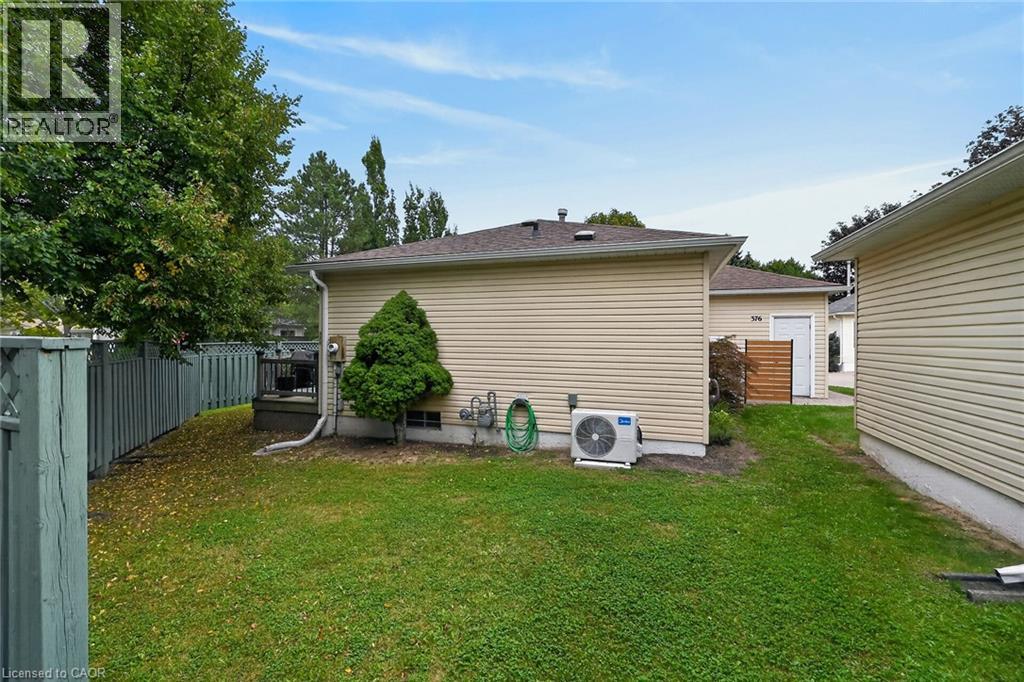 376 Silverbirch Boulevard Property Photo 40