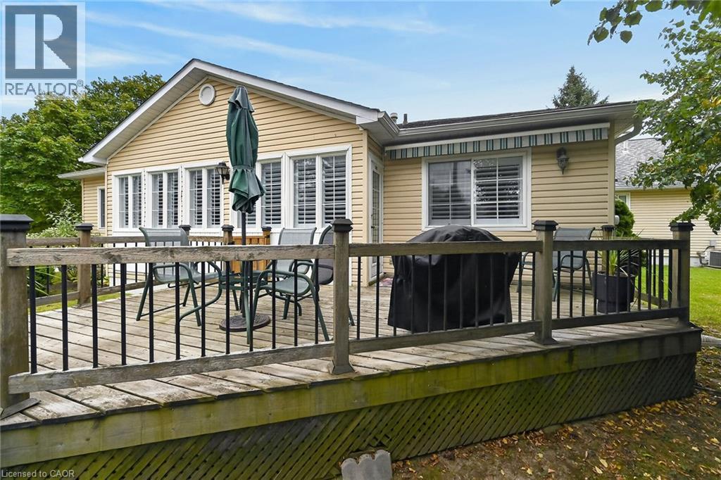 376 Silverbirch Boulevard Property Photo 41