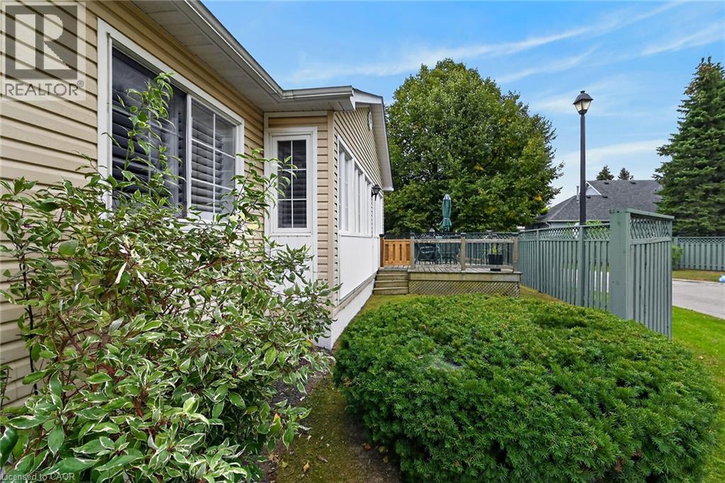 376 Silverbirch Boulevard Property Photo 44