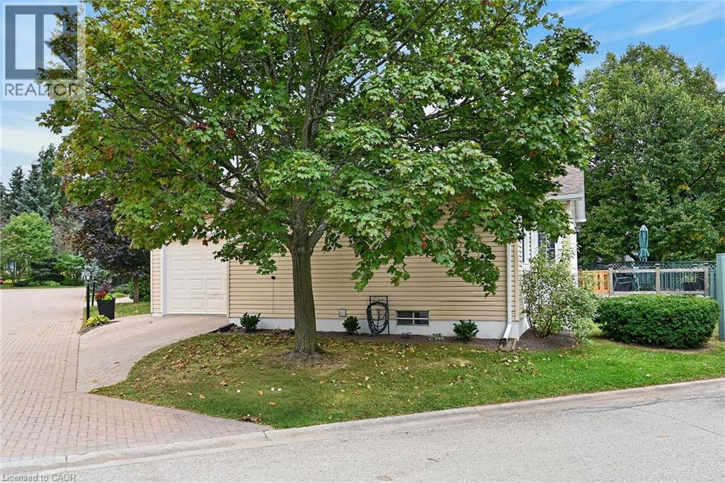 376 Silverbirch Boulevard Property Photo 45