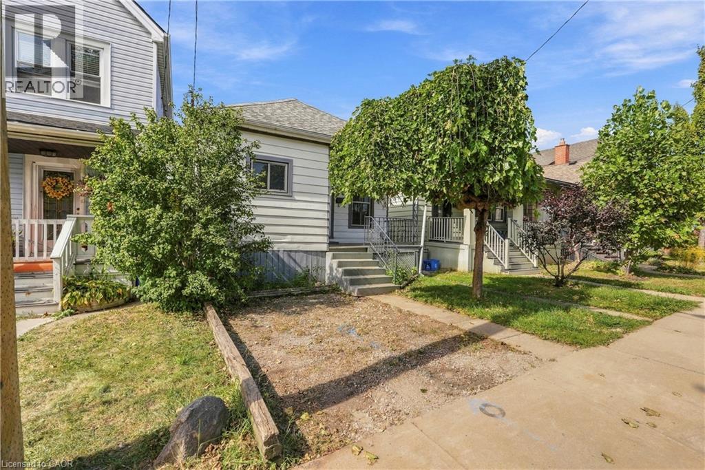 77 Province Street N Property Photo 1