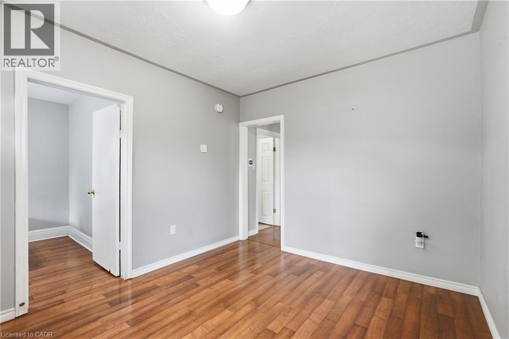77 Province Street N Property Photo 6