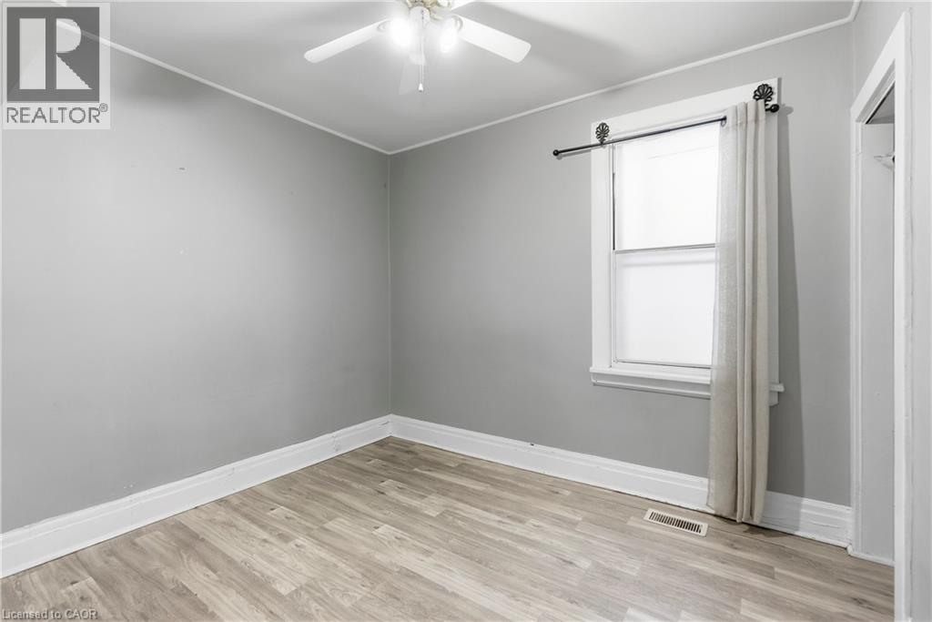 77 Province Street N Property Photo 8