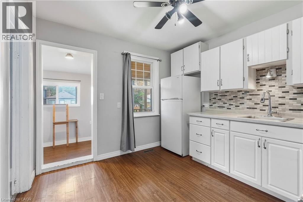 77 Province Street N Property Photo 11