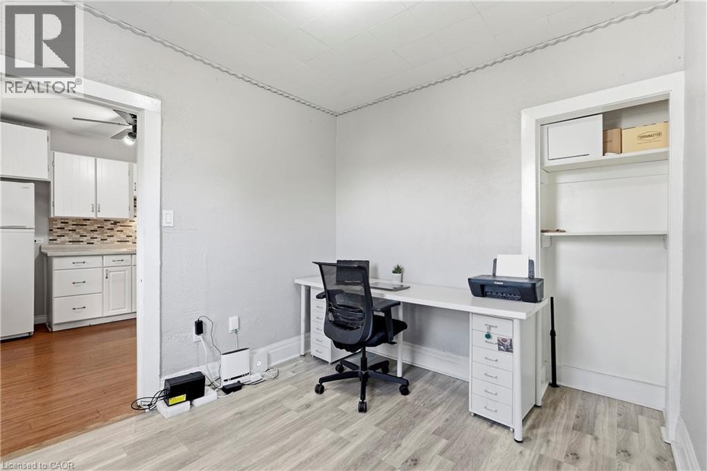 77 Province Street N Property Photo 15