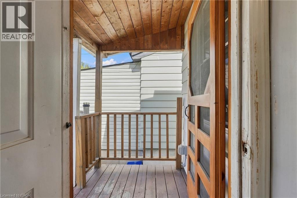 77 Province Street N Property Photo 17