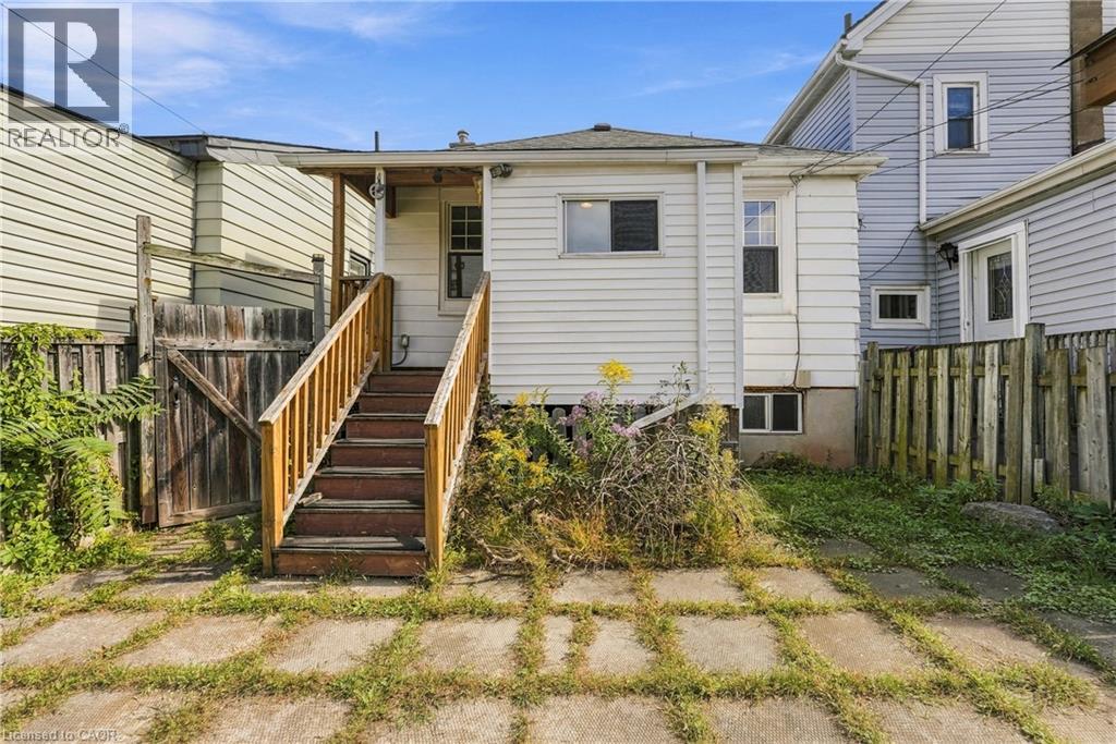 77 Province Street N Property Photo 18