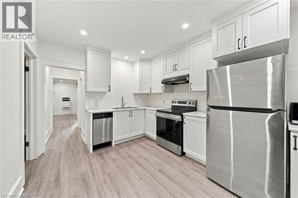 46 Grand River Street N Property Photo 9