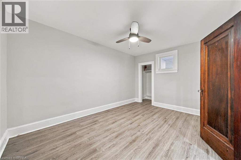 46 Grand River Street N Property Photo 12
