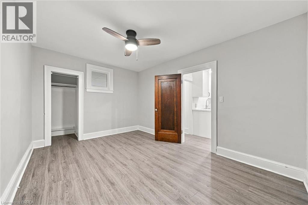 46 Grand River Street N Property Photo 13