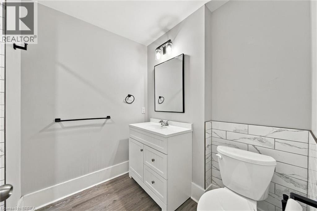 46 Grand River Street N Property Photo 14