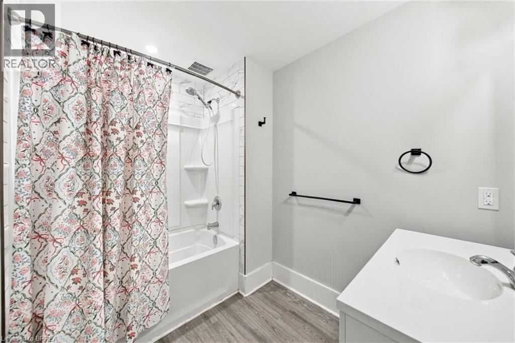 46 Grand River Street N Property Photo 15